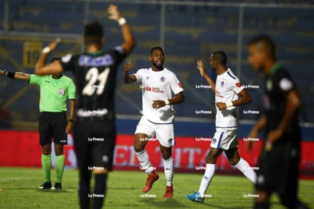 Jorge Benguché abrió el marcador para el Olimpia contra el Juticalpa en un festín que se dio el equipo albo.